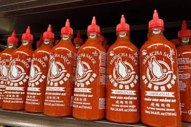 what-is-sriracha-top.webp